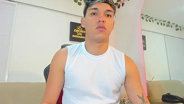 ryan carter08 online show from 11/22/25, 12:48