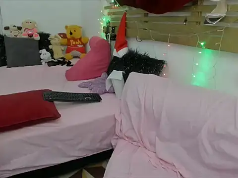 Snapshot of KeiraQuen chatting on 11/21/25, 03:11 KeiraQuen online show from 11/21/25, 03:11