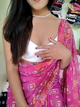 Snapshot of Meenakshi_ chatting on 11/18/25, 03:43 Meenakshi online show from 11/18/25, 03:43