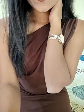 Snapshot of Meenakshi_ chatting on 12/20/25, 03:42 Meenakshi online show from 12/20/25, 03:42