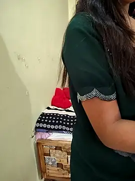 Snapshot of Meenakshi_ chatting on 11/08/25, 01:09 Meenakshi online show from 11/08/25, 01:09