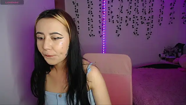 Snapshot of Sunset_pink chatting on 12/18/24, 03:04 Sunset pink online show from 12/18/24, 03:04