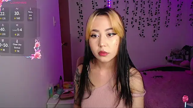 Snapshot of Sunset_pink chatting on 12/17/24, 02:12 Sunset pink online show from 12/17/24, 02:12