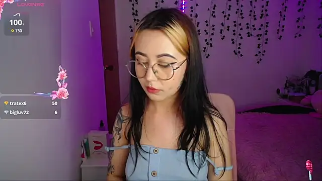 Snapshot of Sunset_pink chatting on 12/18/24, 06:10 Sunset pink online show from 12/18/24, 06:10