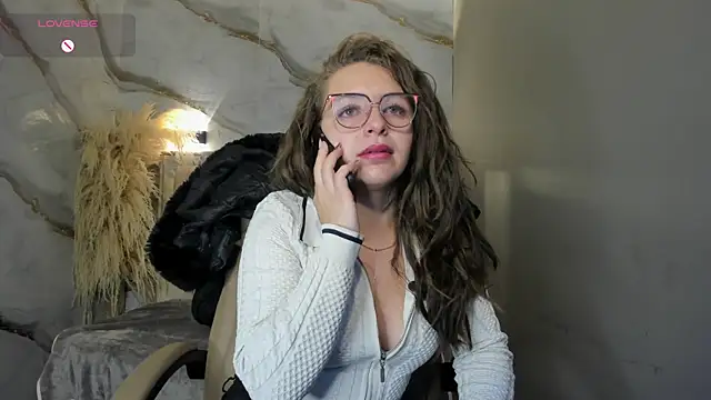Snapshot of _isaabellaa chatting on 07/17/26, 12:46 isaabellaa online show from 07/17/26, 12:46