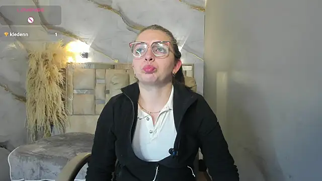 Snapshot of _isaabellaa chatting on 07/08/26, 12:39 isaabellaa online show from 07/08/26, 12:39