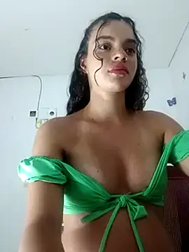 Snapshot of helen_kinett chatting on 04/12/26, 11:52 helen kinett online show from 04/12/26, 11:52