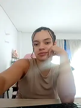 Snapshot of helen_kinett chatting on 04/10/26, 02:57 helen kinett online show from 04/10/26, 02:57