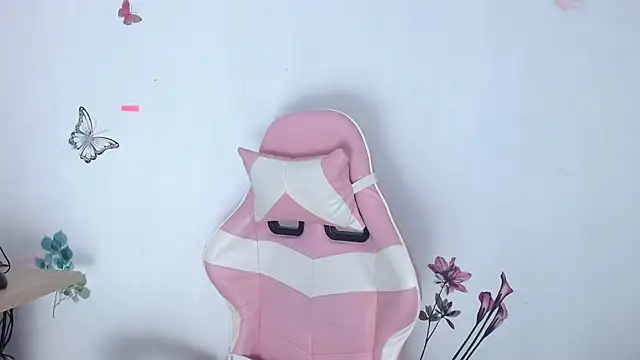 Snapshot of helen_kinett chatting on 02/21/26, 12:45 helen kinett online show from 02/21/26, 12:45