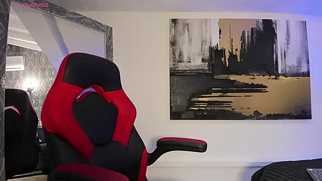 AriRobert  online show from 10/24/25, 04:22