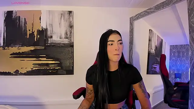 AriRobert  online show from 10/27/25, 03:51