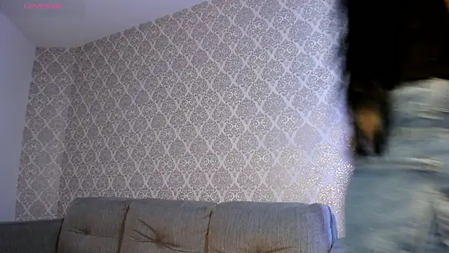 AriRobert  online show from 11/14/25, 04:05