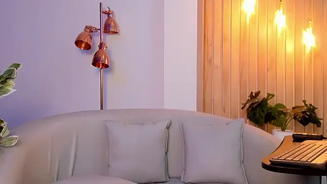 AriRobert  online show from 09/15/25, 04:35