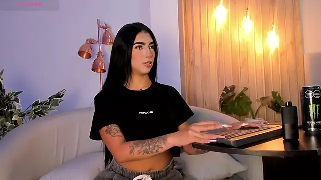 AriRobert  online show from 09/17/25, 04:03