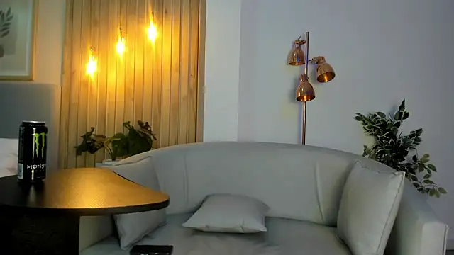 AriRobert  online show from 09/14/25, 04:46