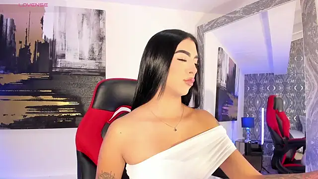 AriRobert  online show from 10/29/25, 03:49