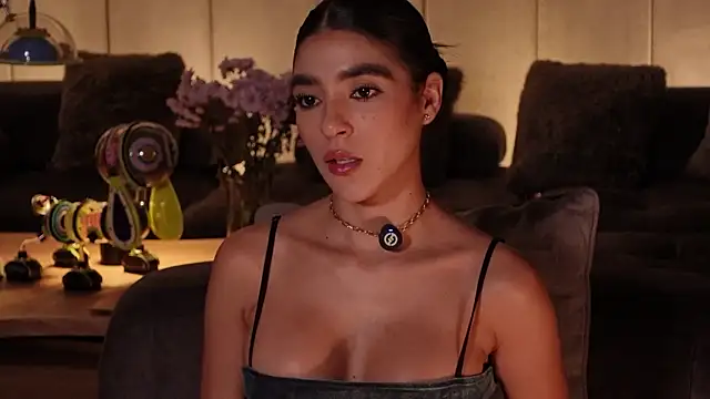 Olivia Collins1 online show from 12/17/25, 02:16