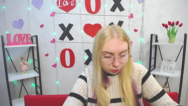 Snapshot of BeatriceFly chatting on 02/25/25, 06:14 BeatriceFly online show from 02/25/25, 06:14