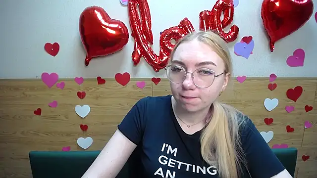 Snapshot of BeatriceFly chatting on 03/16/25, 06:09 BeatriceFly online show from 03/16/25, 06:09
