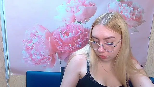 Snapshot of BeatriceFly chatting on 09/09/25, 05:39 BeatriceFly online show from 09/09/25, 05:39