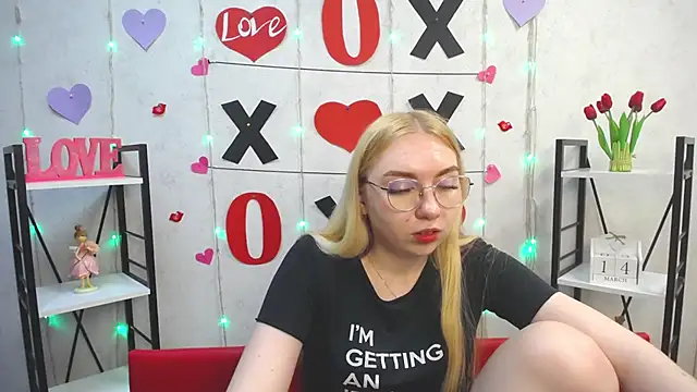 Snapshot of BeatriceFly chatting on 03/15/25, 12:56 BeatriceFly online show from 03/15/25, 12:56