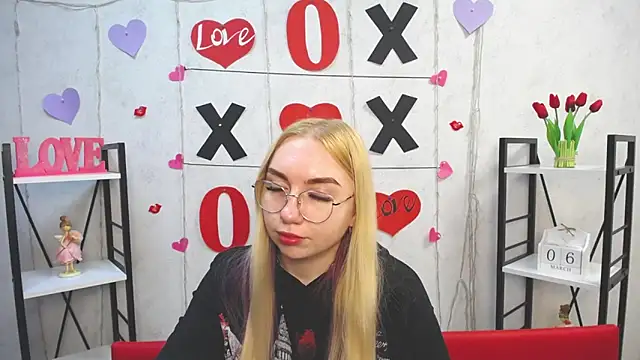 Snapshot of BeatriceFly chatting on 03/06/25, 04:49 BeatriceFly online show from 03/06/25, 04:49