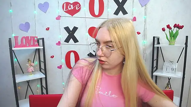 Snapshot of BeatriceFly chatting on 02/19/25, 04:33 BeatriceFly online show from 02/19/25, 04:33