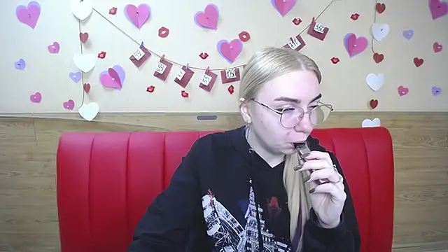 Snapshot of BeatriceFly chatting on 03/01/25, 06:35 BeatriceFly online show from 03/01/25, 06:35