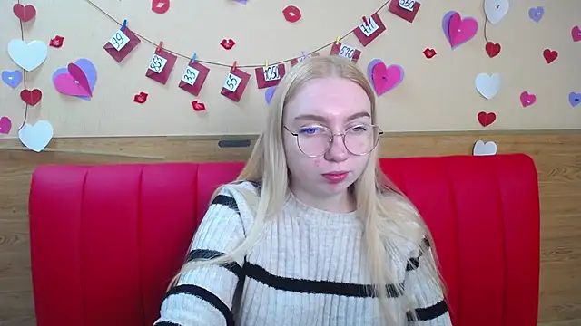 Snapshot of BeatriceFly chatting on 02/20/25, 12:15 BeatriceFly online show from 02/20/25, 12:15