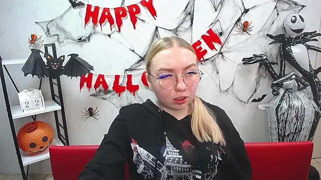 BeatriceFly online show from 10/22/25, 12:26