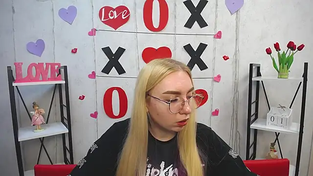 Snapshot of BeatriceFly chatting on 02/01/25, 04:43 BeatriceFly online show from 02/01/25, 04:43