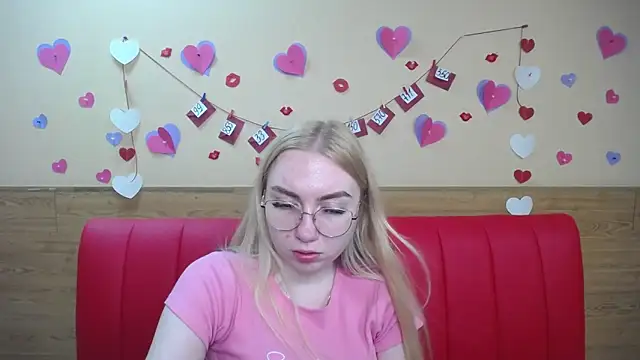 Snapshot of BeatriceFly chatting on 03/13/25, 03:17 BeatriceFly online show from 03/13/25, 03:17