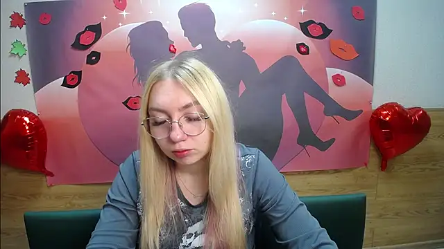 Snapshot of BeatriceFly chatting on 10/14/25, 12:06 BeatriceFly online show from 10/14/25, 12:06