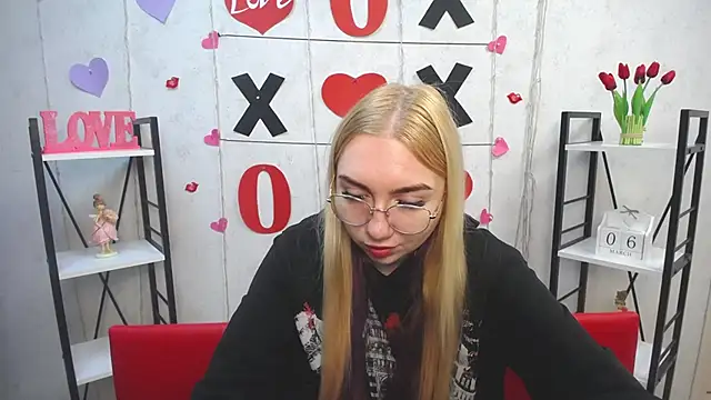 Snapshot of BeatriceFly chatting on 03/06/25, 07:36 BeatriceFly online show from 03/06/25, 07:36