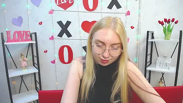 Snapshot of BeatriceFly chatting on 02/25/25, 12:27 BeatriceFly online show from 02/25/25, 12:27