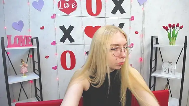 Snapshot of BeatriceFly chatting on 02/24/25, 12:16 BeatriceFly online show from 02/24/25, 12:16