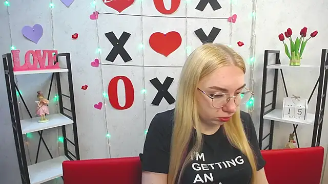 Snapshot of BeatriceFly chatting on 03/15/25, 03:59 BeatriceFly online show from 03/15/25, 03:59
