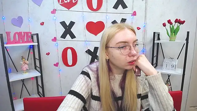 Snapshot of BeatriceFly chatting on 02/19/25, 06:22 BeatriceFly online show from 02/19/25, 06:22