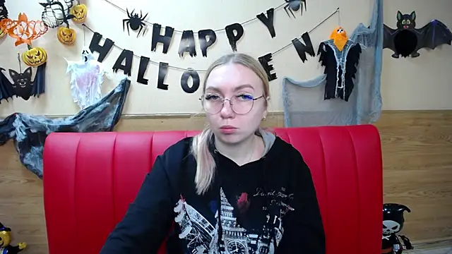 BeatriceFly online show from 10/28/25, 12:59