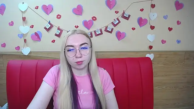 Snapshot of BeatriceFly chatting on 02/28/25, 03:26 BeatriceFly online show from 02/28/25, 03:26