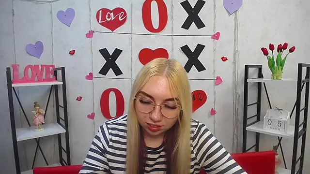 Snapshot of BeatriceFly chatting on 03/05/25, 03:29 BeatriceFly online show from 03/05/25, 03:29