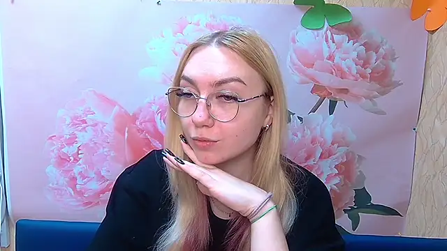 Snapshot of BeatriceFly chatting on 09/30/25, 11:49 BeatriceFly online show from 09/30/25, 11:49