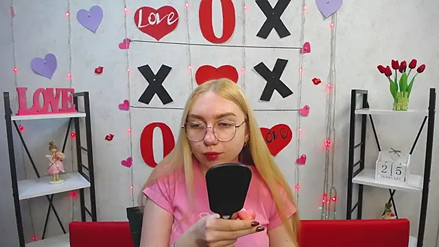 Snapshot of BeatriceFly chatting on 02/25/25, 03:42 BeatriceFly online show from 02/25/25, 03:42