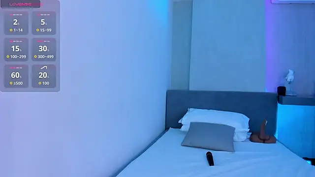 Hanna Moonlight  online show from 10/28/25, 08:41