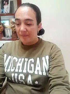 skayhot  online show from 10/25/25, 02:07