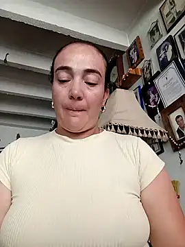 Snapshot of skayhot_ chatting on 02/05/25, 01:33 skayhot online show from 02/05/25, 01:33