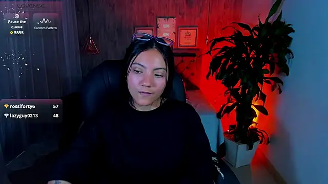 Snapshot of miichael_black chatting on 03/15/25, 04:54 miichael black online show from 03/15/25, 04:54