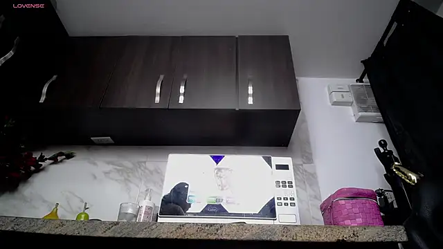 iniyalaboni online show from 11/26/25, 08:20