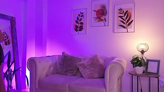 Snapshot of DahianaWalcott chatting on 02/17/26, 04:15 DahianaWalcott online show from 02/17/26, 04:15