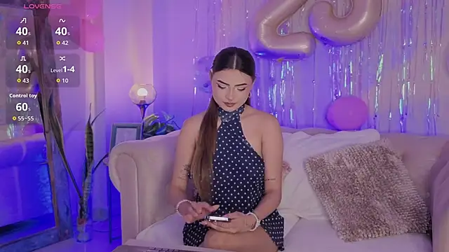 Snapshot of DahianaWalcott chatting on 10/23/25, 06:50 DahianaWalcott online show from 10/23/25, 06:50